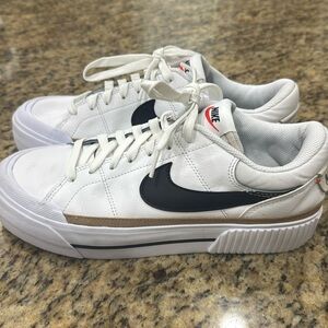 Casual Nike women's sports sneakers